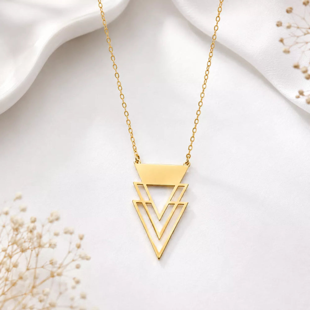 Spearheaded Pendant Necklace