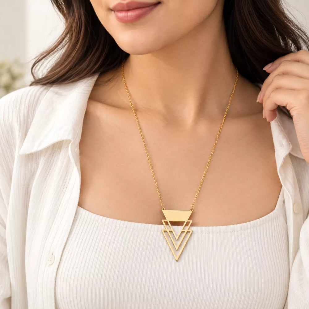 Spearheaded Pendant Necklace