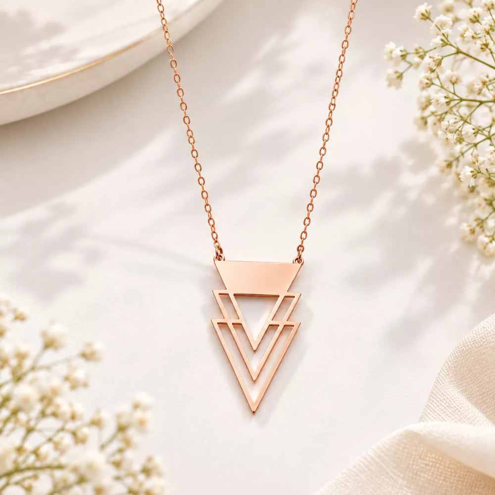 Spearheaded Pendant Necklace