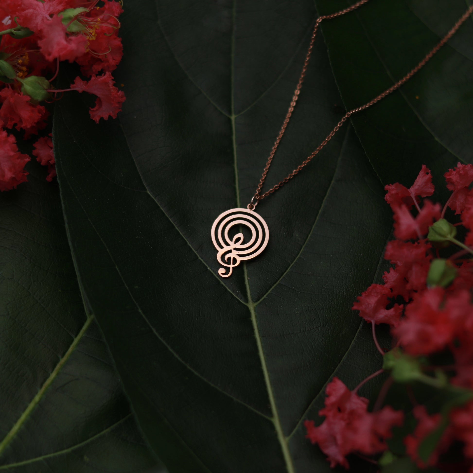 Melocircle Necklace – Musical Symbol & Circle Jewelry in Gold Finish