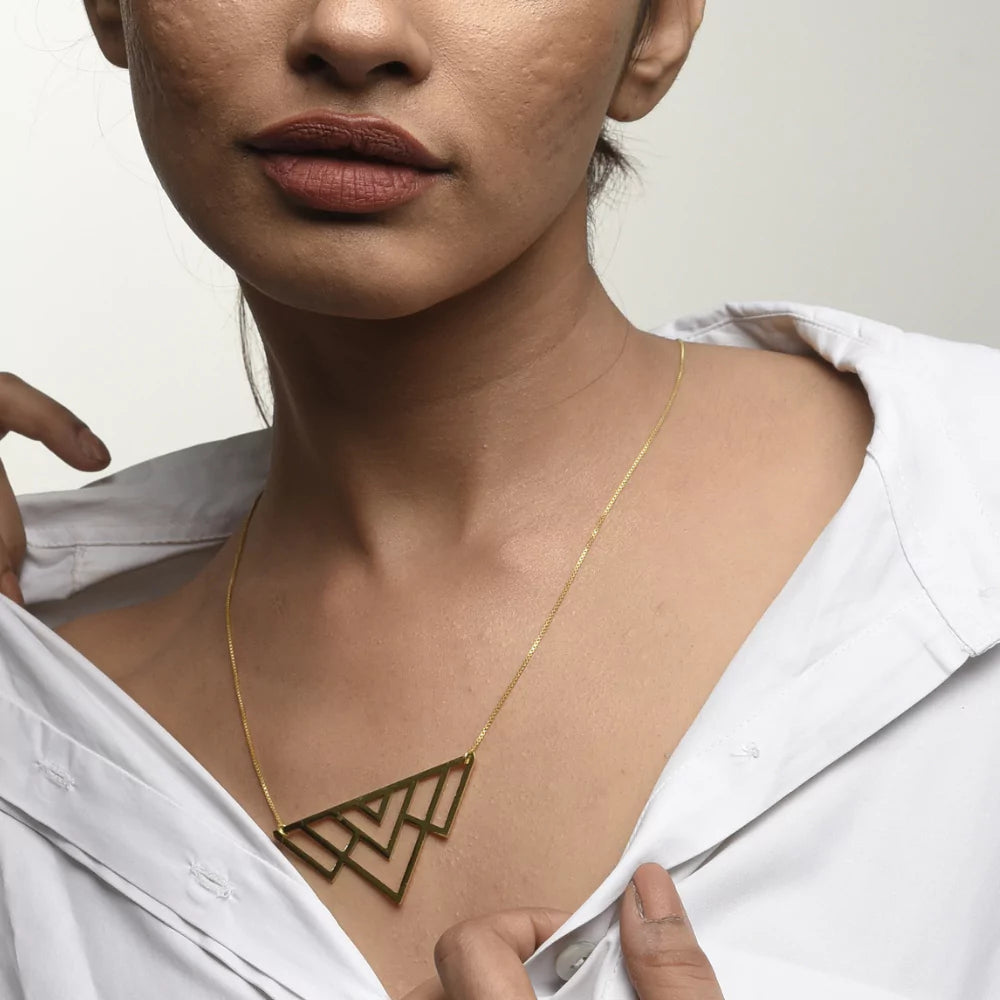 Elegant Silver Icicle Pendant Necklace - Winter-Inspired Jewelry