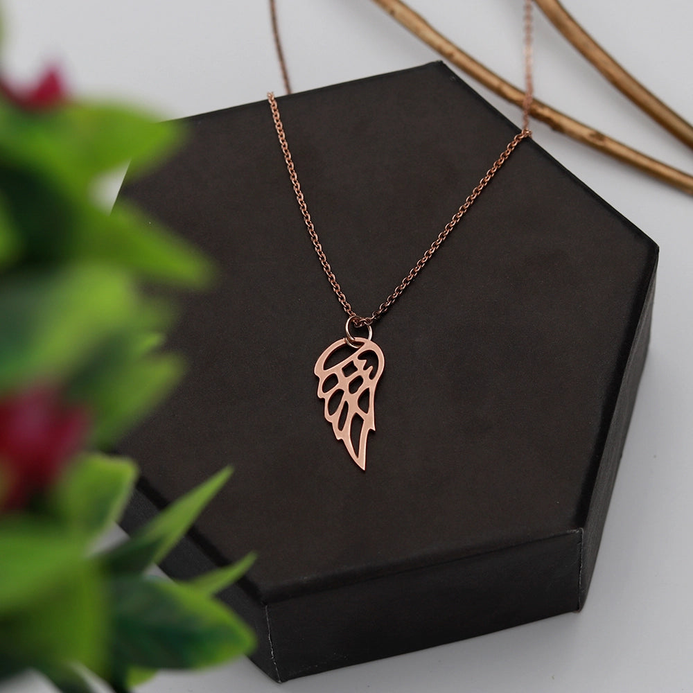 Origami Wing Necklace Wing Pendant Necklace Unique Jewelry Piece Elegant Origami Jewelry High-Quality Metal Necklace Adjustable Chain Necklace Artistic Wing Accessory