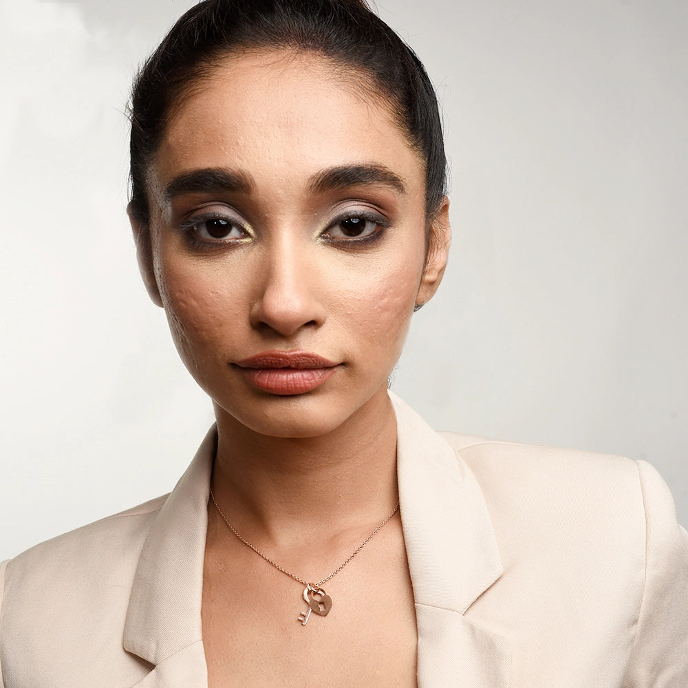 Lock and Key Necklace Lock and Key Pendant Elegant Symbolic Jewelry High-Quality Metal Necklace Adjustable Chain Necklace Romantic Jewelry Gift Classic Pendant Design