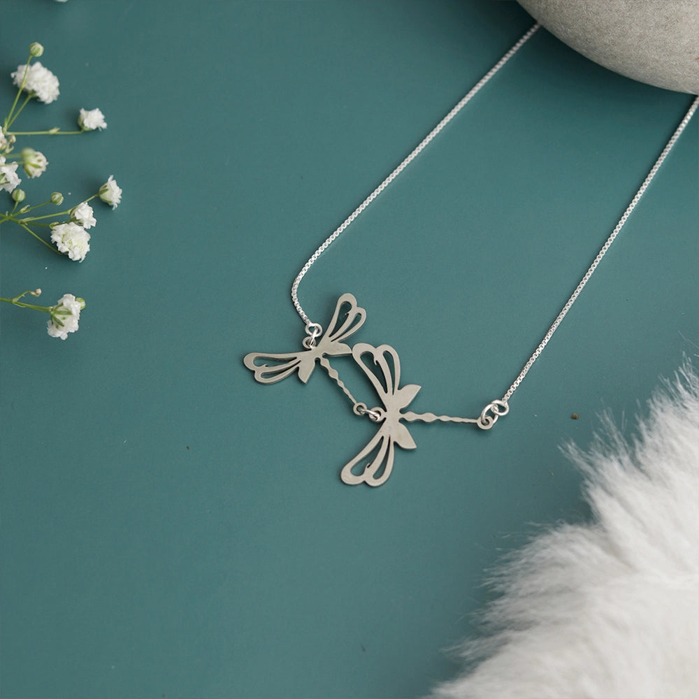 Dragonfly Multilayer Necklace Dragonfly Charm Necklace Layered Necklace Design Elegant Multilayer Necklace High-Quality Metal Jewelry Unique Necklace Accessory Versatile Fashion Necklace