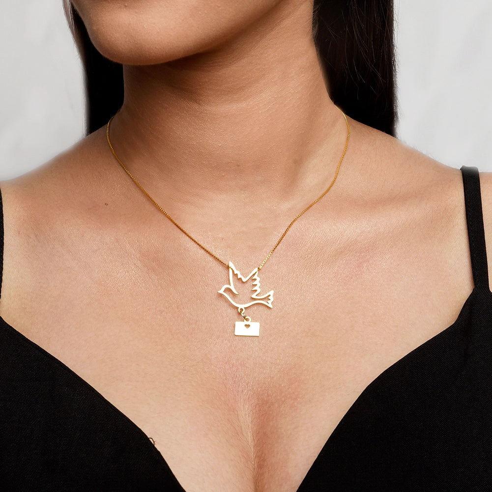 Free in Love Necklace Heart Pendant Necklace Elegant Love Jewelry High-Quality Metal Necklace Adjustable Chain Necklace Romantic Heart Jewelry Meaningful Gift Idea