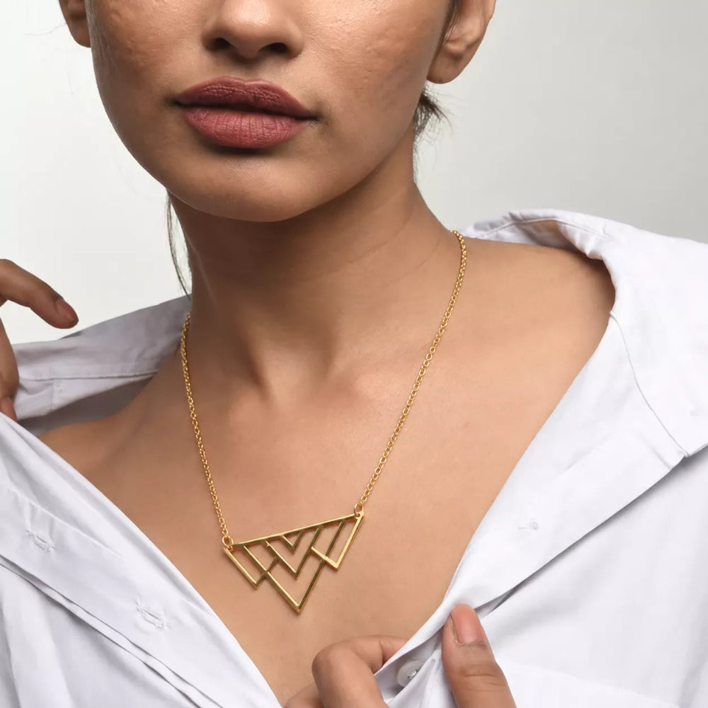 Elegant Icicle Pendant Necklace