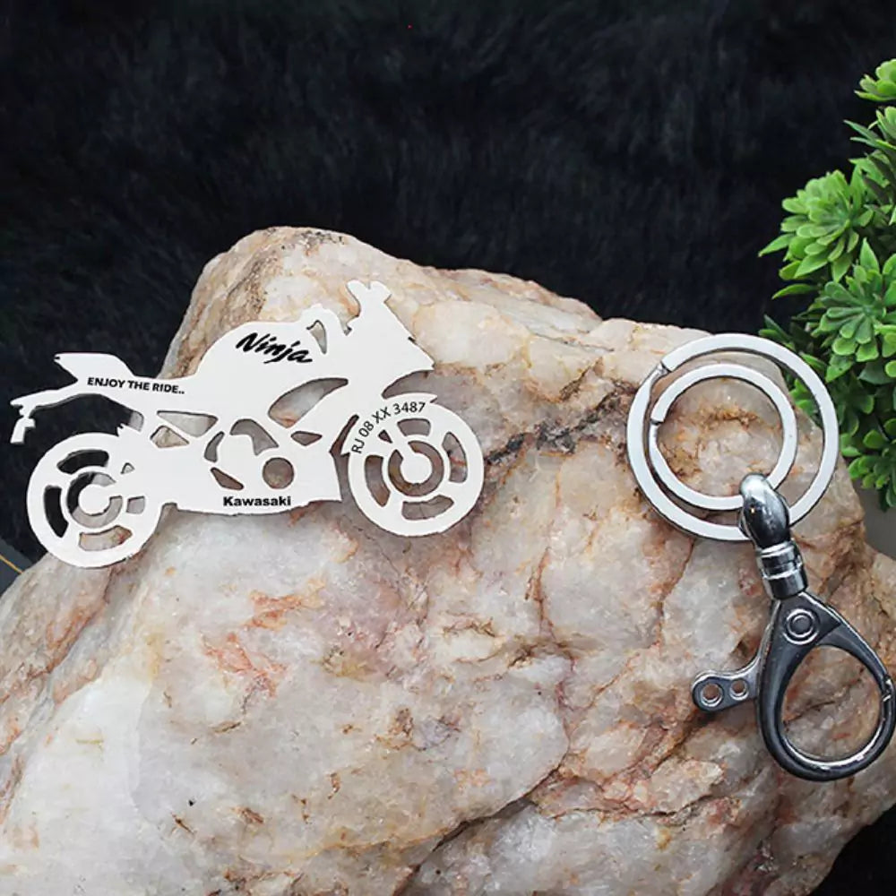 Lightweight yet strong keychain for everyday Ninja 300 use