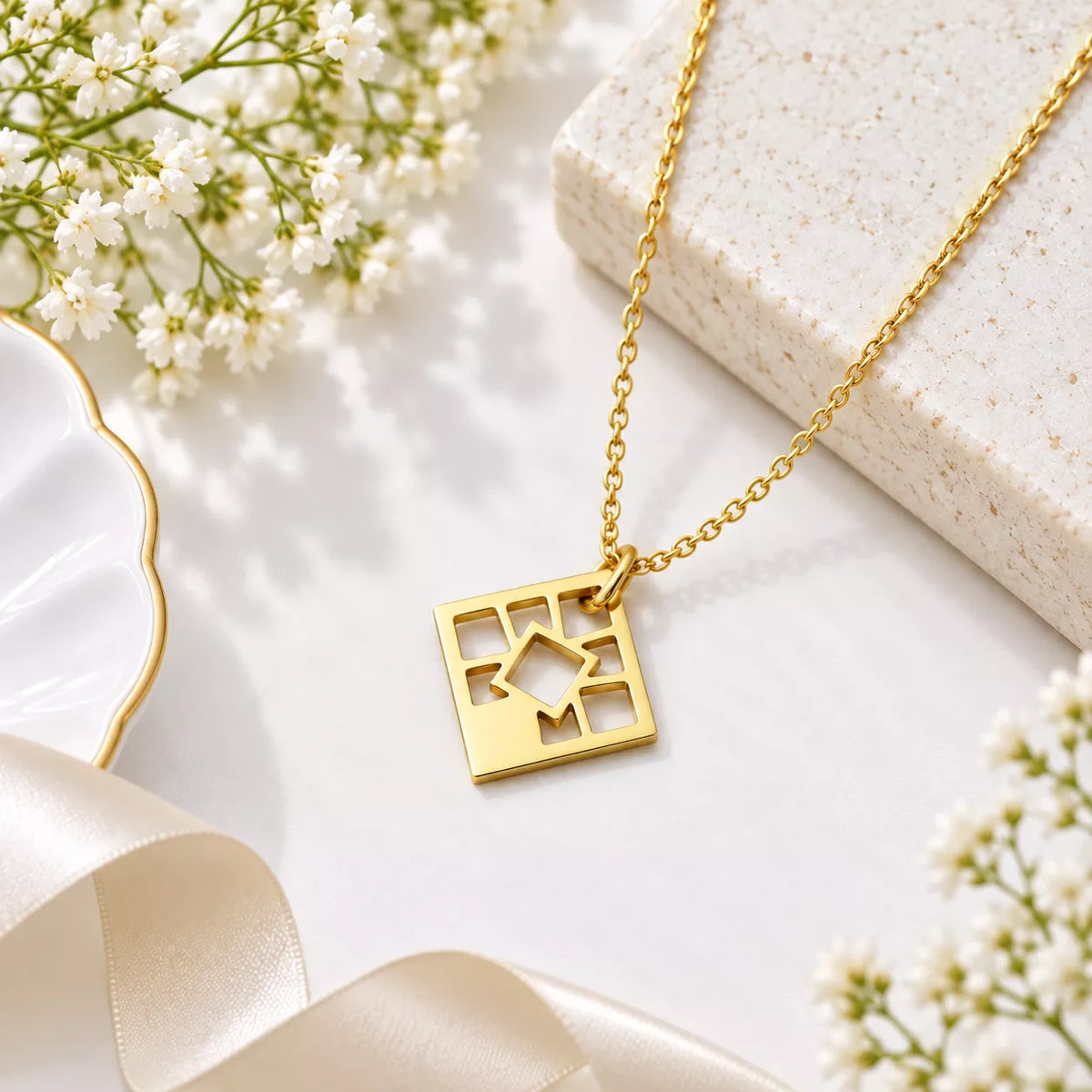Modern Muse Pendant Necklace