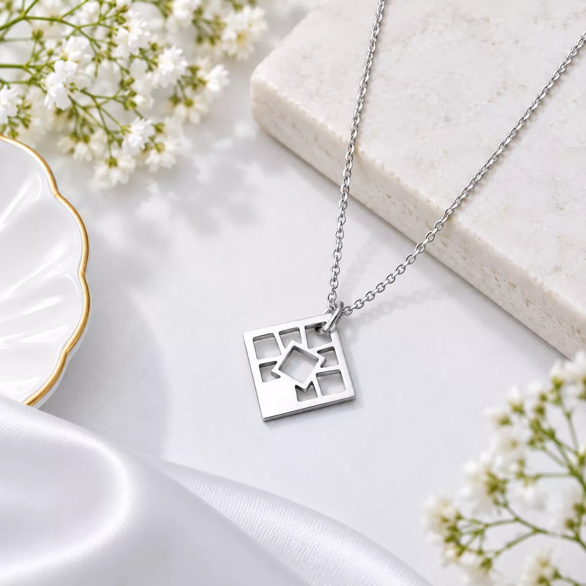 Modern Muse Pendant Necklace
