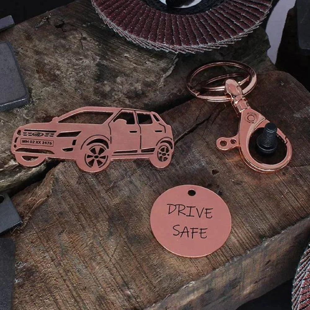 Mahindra XUV 300 metal keychain for everyday car keys